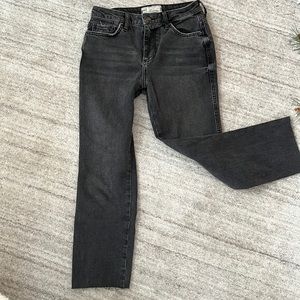 FREEPEOPLE straight leg high rise cropped black washed jean!